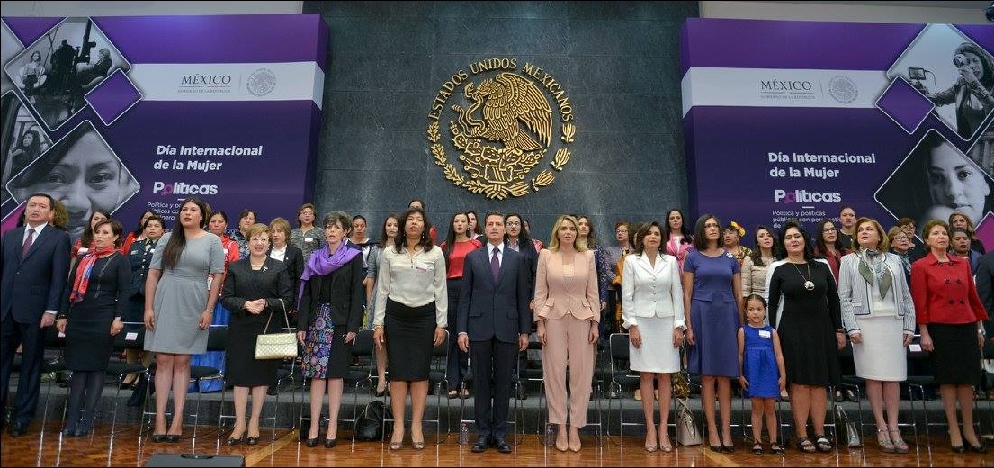 El presidente Enrique Peña Nieto encabeza la ceremonia por el Día Internacional de la Mujer. (Facebook-Presidencia)
