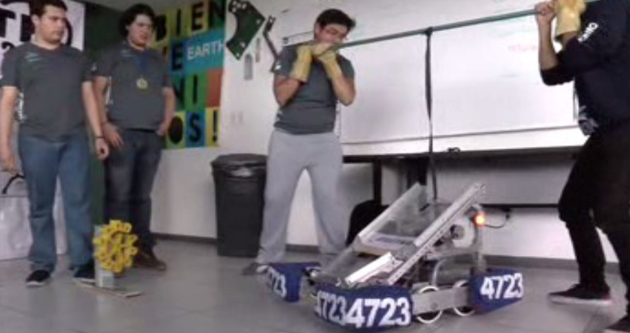 Estudiantes de Puebla ganan el First Robotics Competition. (Noticieros Televisa)