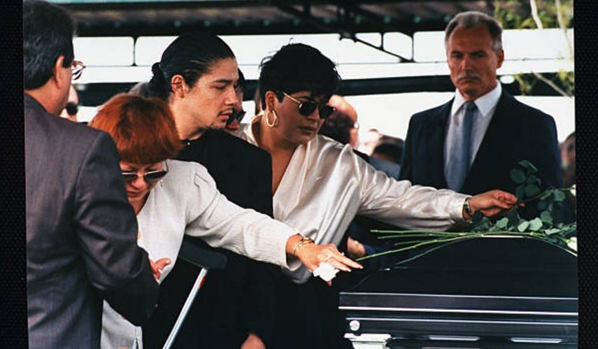 Familiares de Selena despiden a la cantante en su funeral. (AP, Archivo)