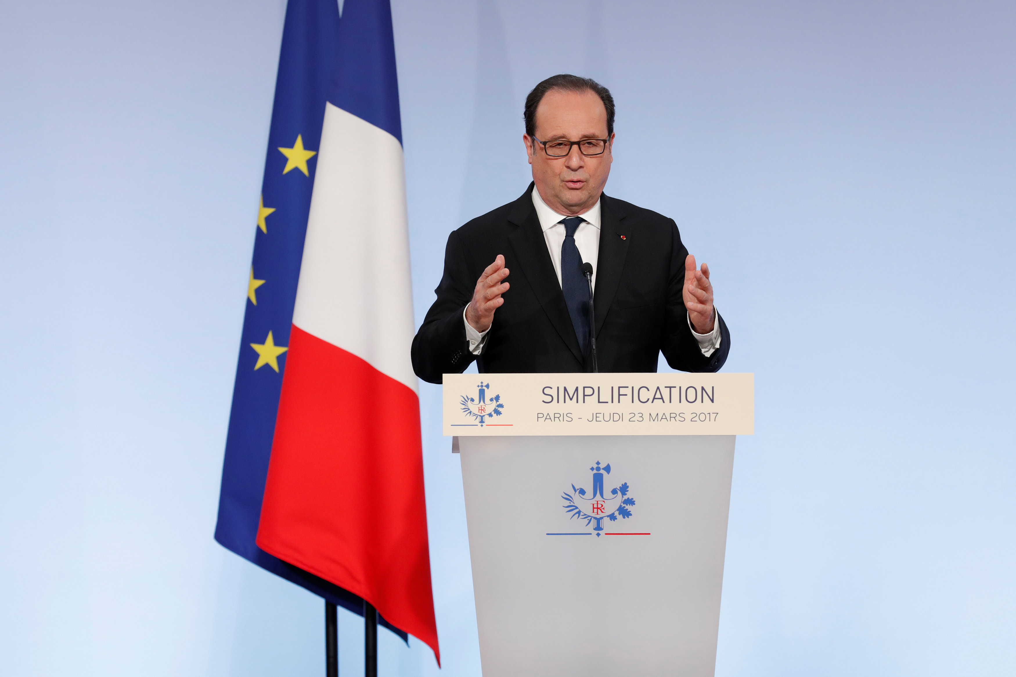 Francois Hollande, presidente de Francia, hace declaraciones desde el Palacio del Elíseo en París (Reuters)