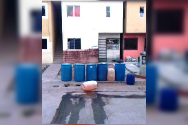 Bidones asegurados en Culiacán; autoridades realizan operativos de seguridad en el Fraccionamiento Costa del Sol (Noticieros Televisa)