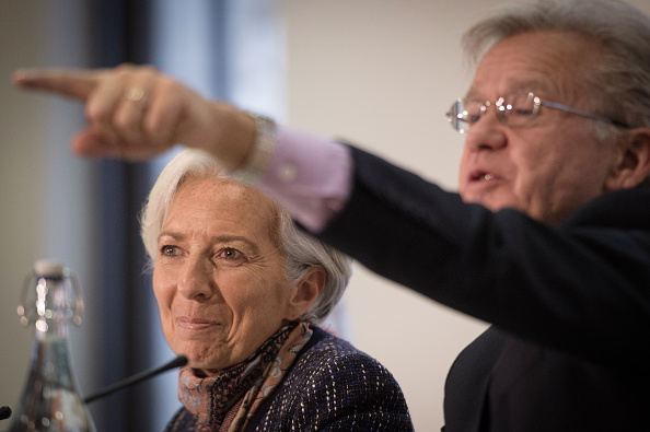Christine Lagarde, directora gerente del FMI, y Gerry Rice, portavoz de la misma institución. (Getty Images)