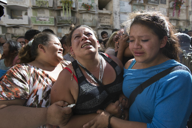 La tragedia en el Hogar Seguro Virgen de la Asunción indignó a los guatemaltecos y pone más presión sobre la maltrecha popularidad del presidente Jimmy Morales (Getty Images/Archivo)
