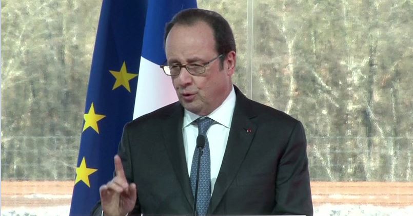 El presidente francés, Francois Hollande, sostiene que en las elecciones presidenciales de su país no sólo está en juego el futuro de Francia, sino también el de Europa, ante el desafío que representa el Frente Nacional. (AP, archivo)