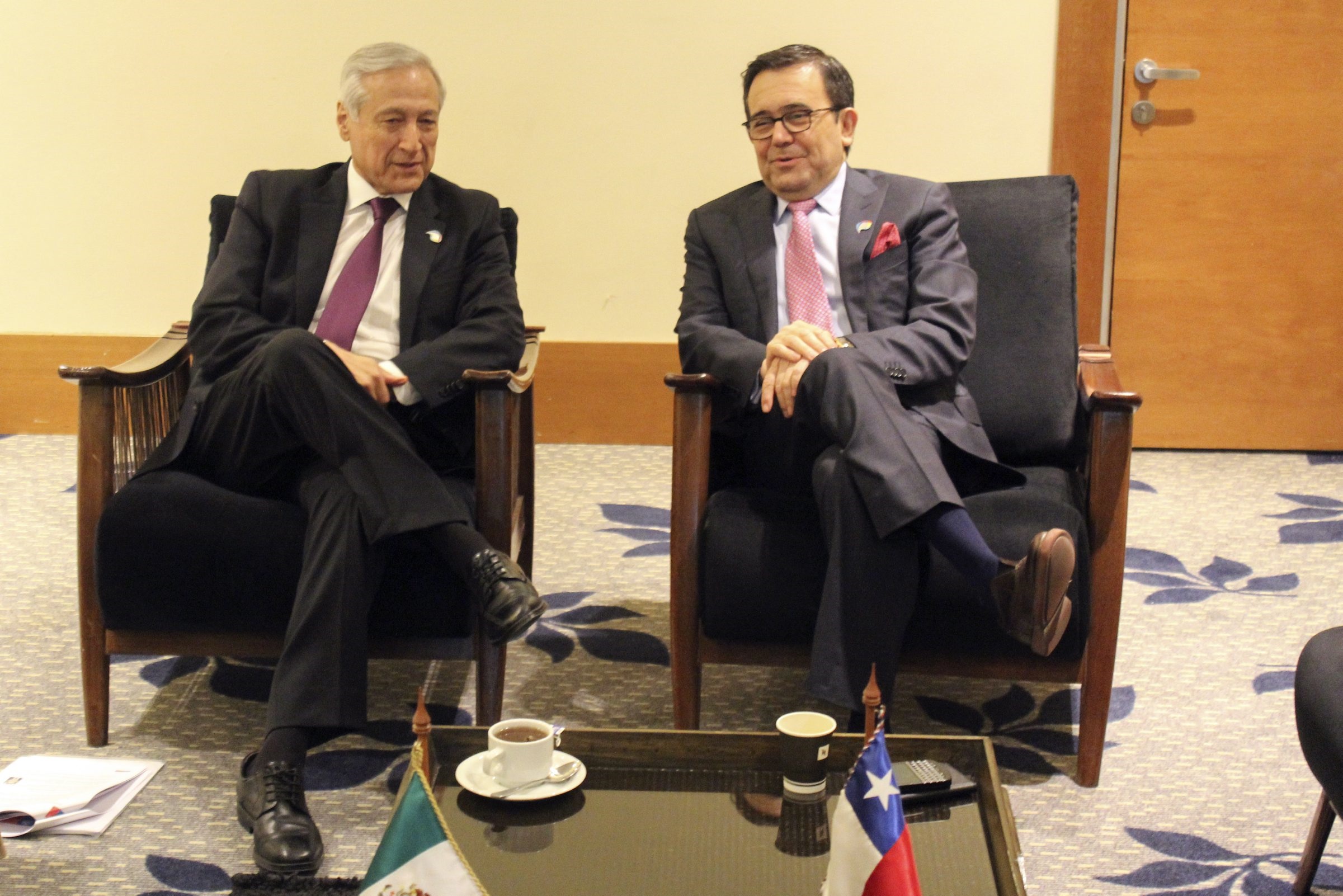 Ildefonso Guajardo, secretario de Economía de México, y Heraldo Muñoz, canciller chileno. (Notimex)