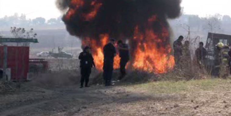 Bomberos en Guadalajara atienden incendio en predio de Tlajomulco de Zuñiga (Noticieros Televisa)