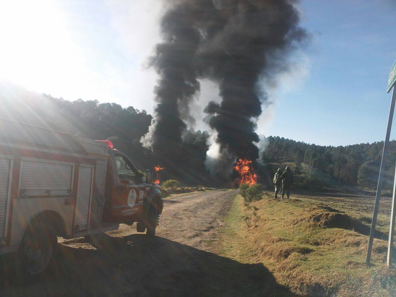 El fuego fue controlado luego de 10 horas de trabajos de bomberos y cuerpos de emergencia. (Facebook-CES Tlaxcala)