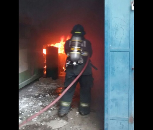 Incendio en fábrica de Puebla. (Twitter @SSP_Puebla)