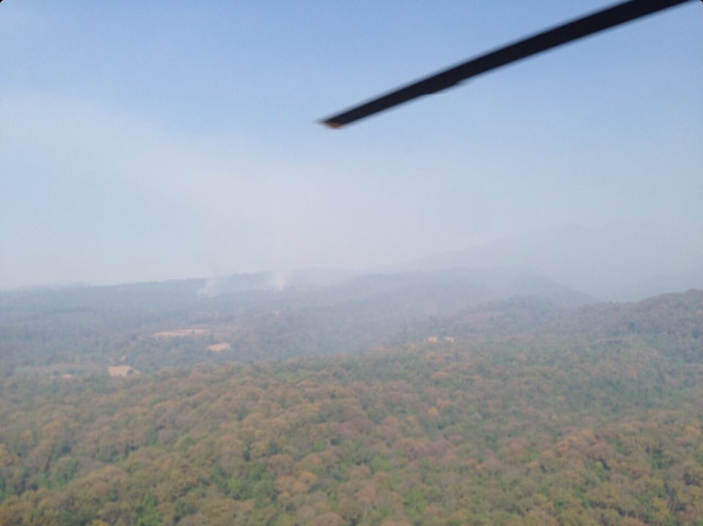 Autoridades de Morelos sobrevuelan los incendios forestales de la región; continúan los trabajos para extinguirlos (Twitter @GobiernoMorelos)