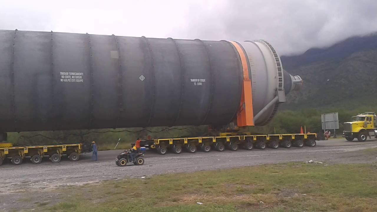 Infraestructura con sobredimensiones que es transportada hacia Tula, Hidalgo; el libramiento noreste de Querétaro será cerrado a la circulación el 2 y 3 de marzo. (SCT)