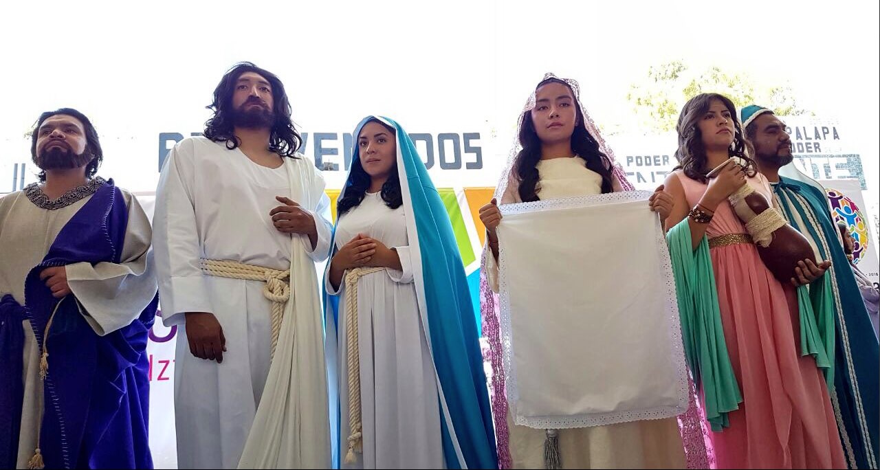 Protagonistas de la 174 representación de la Pasión de Cristo; no habrá ley seca (Twitter @DioneAnguianoF)
