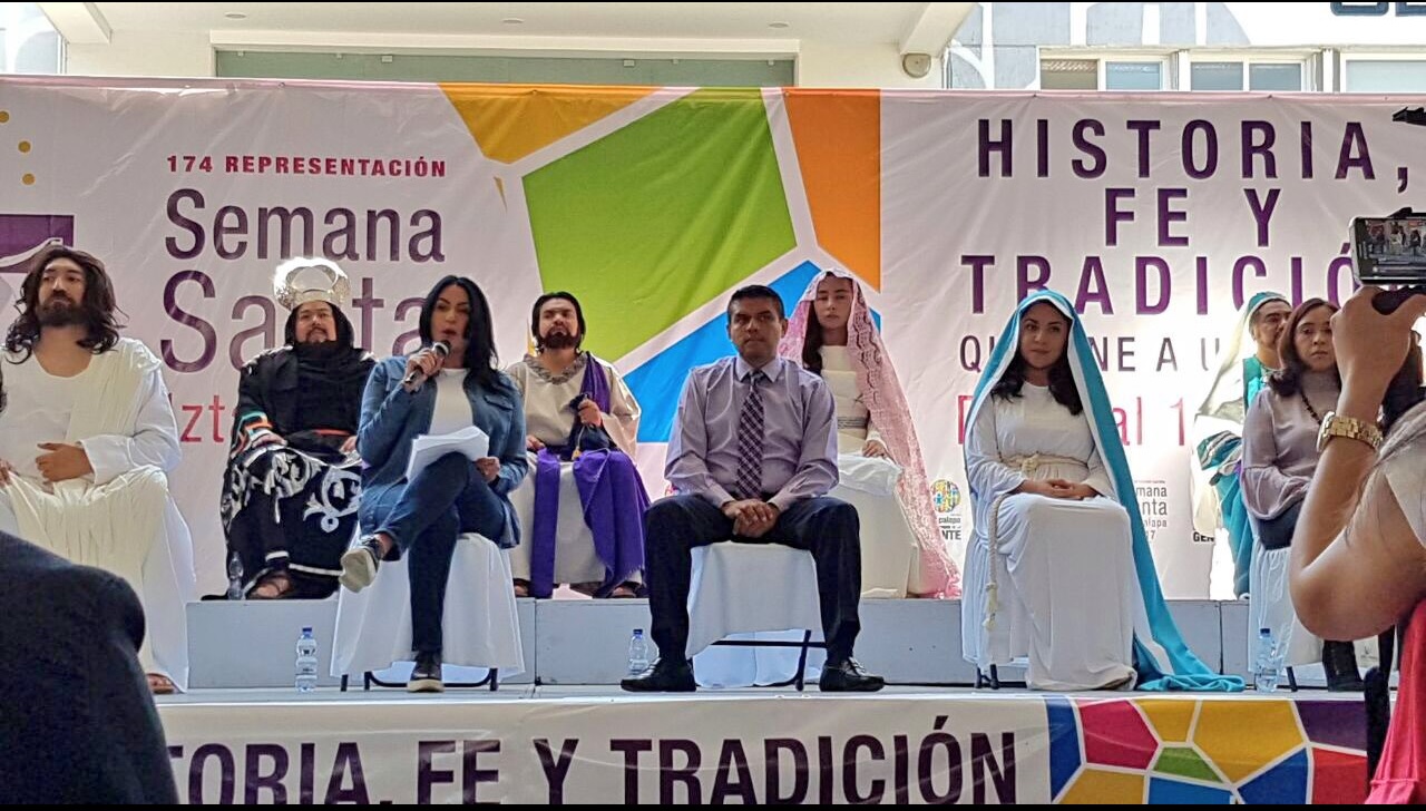 La delegada de Iztapalapa, Dione Anguiano, informa el programa de la 174 representación de la Pasión de Cristo (Twitter @DioneAnguianoF)