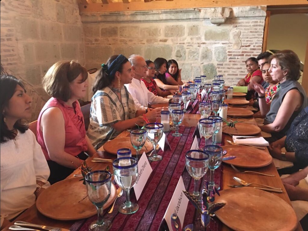 Roberta Jacobson, embajadora de Estados Unidos en México, visita Oaxaca y sostiene reuniones con miembros de la sociedad (Twitter @EmbRoberta)