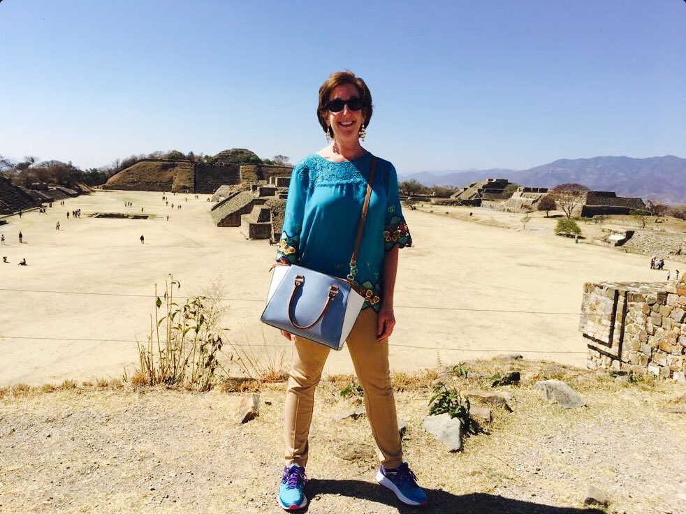 Roberta Jacobson, embajadora de Estados Unidos en México, visita Monte Albán, Oaxaca (Twitter @EmbRoberta)