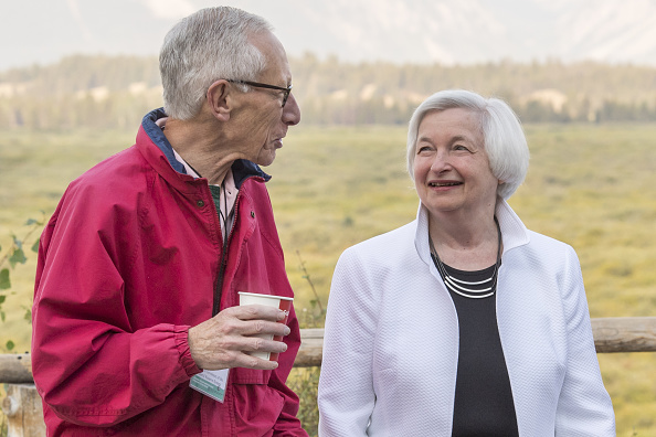 Janet Yellen y Stanley Fischer, funcionarios de la Reserva Federal, se han pronunciado en torno de la política monetaria de Estados Unidos. (Getty Images)