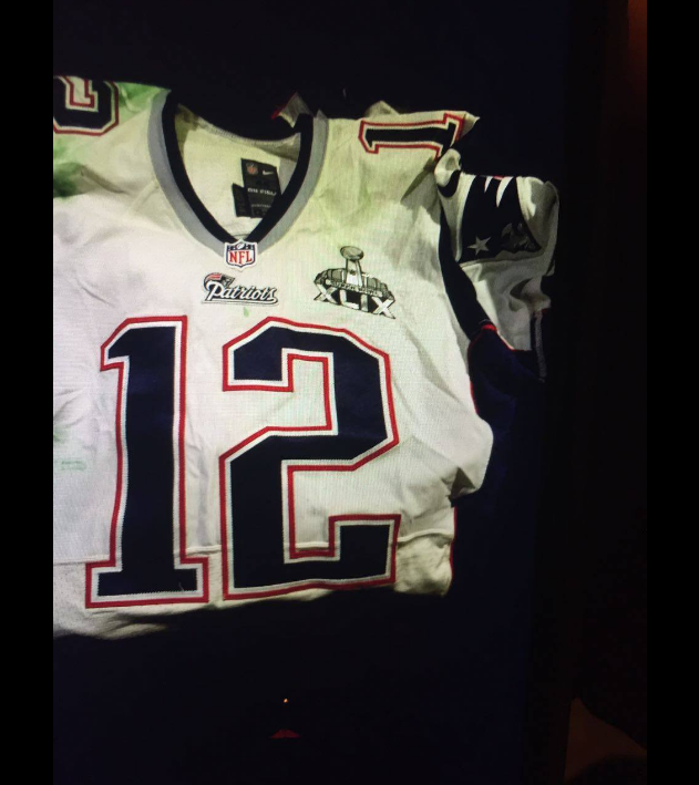 Jersey con el que Tom Brady jugó el Super Bowl 49. (Noticieros Televisa)