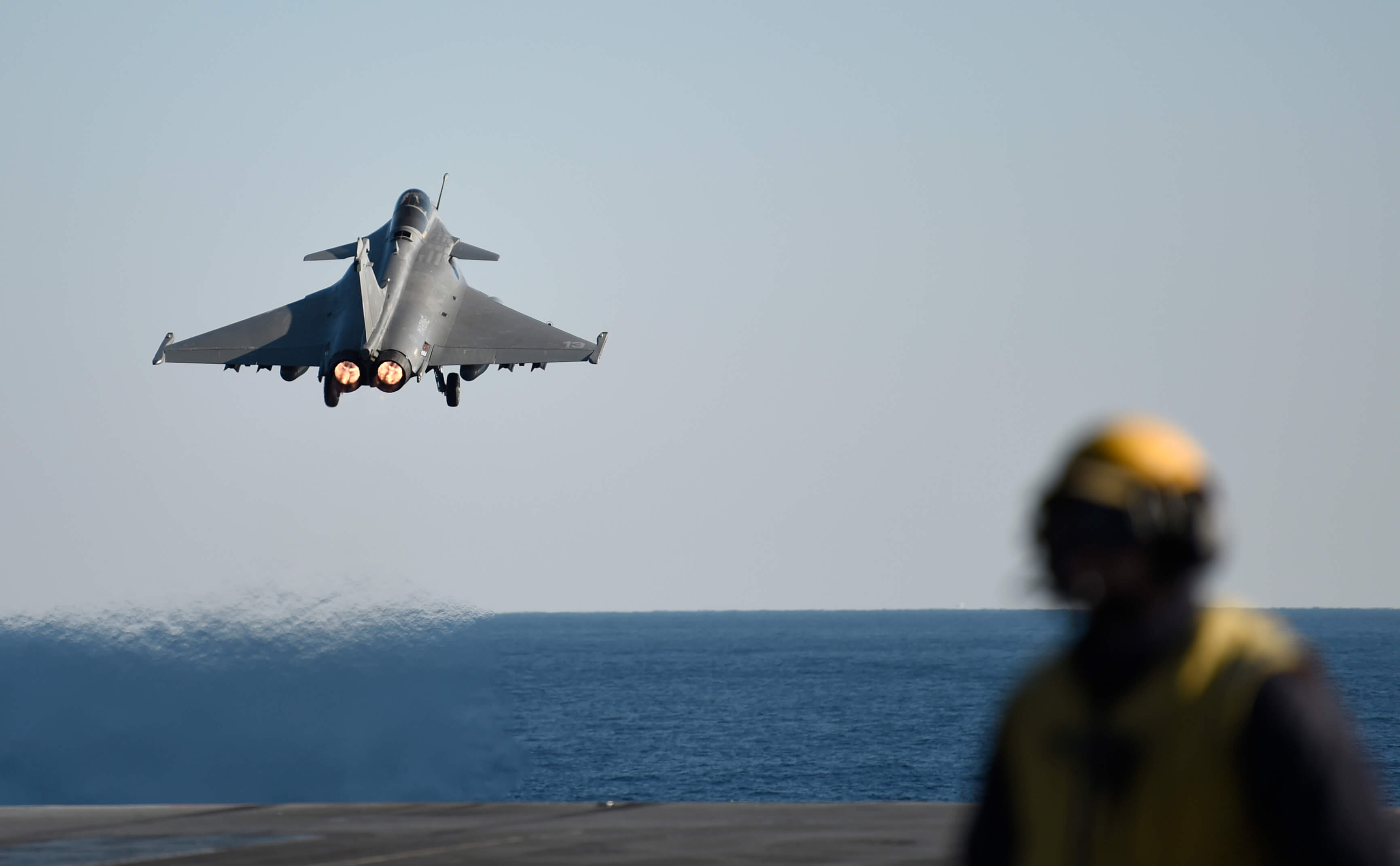 Jet de Francia participa en operativos contra el Estado Islámico en Siria (AP, archivo)