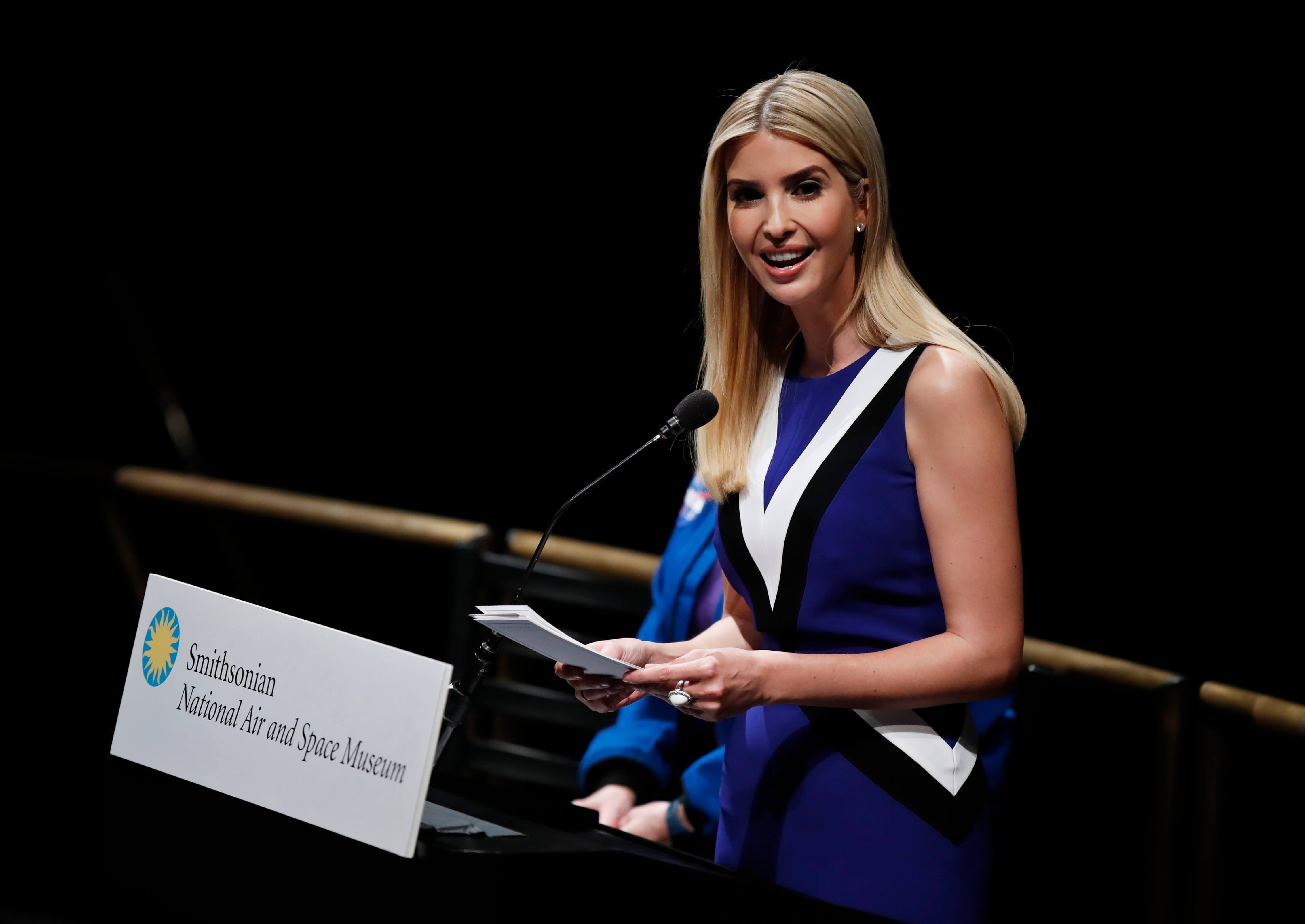 La hija del presidente Donald Trump anunció que fungirá como empleada sin goce de sueldo en la Casa Blanca.