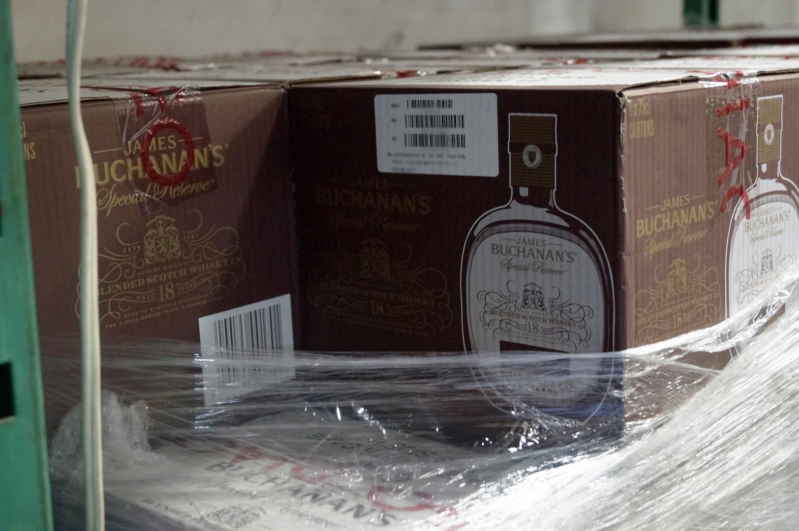 La mayoría de botellas recuperadas en Toluca eran de whisky. (FGJEM)