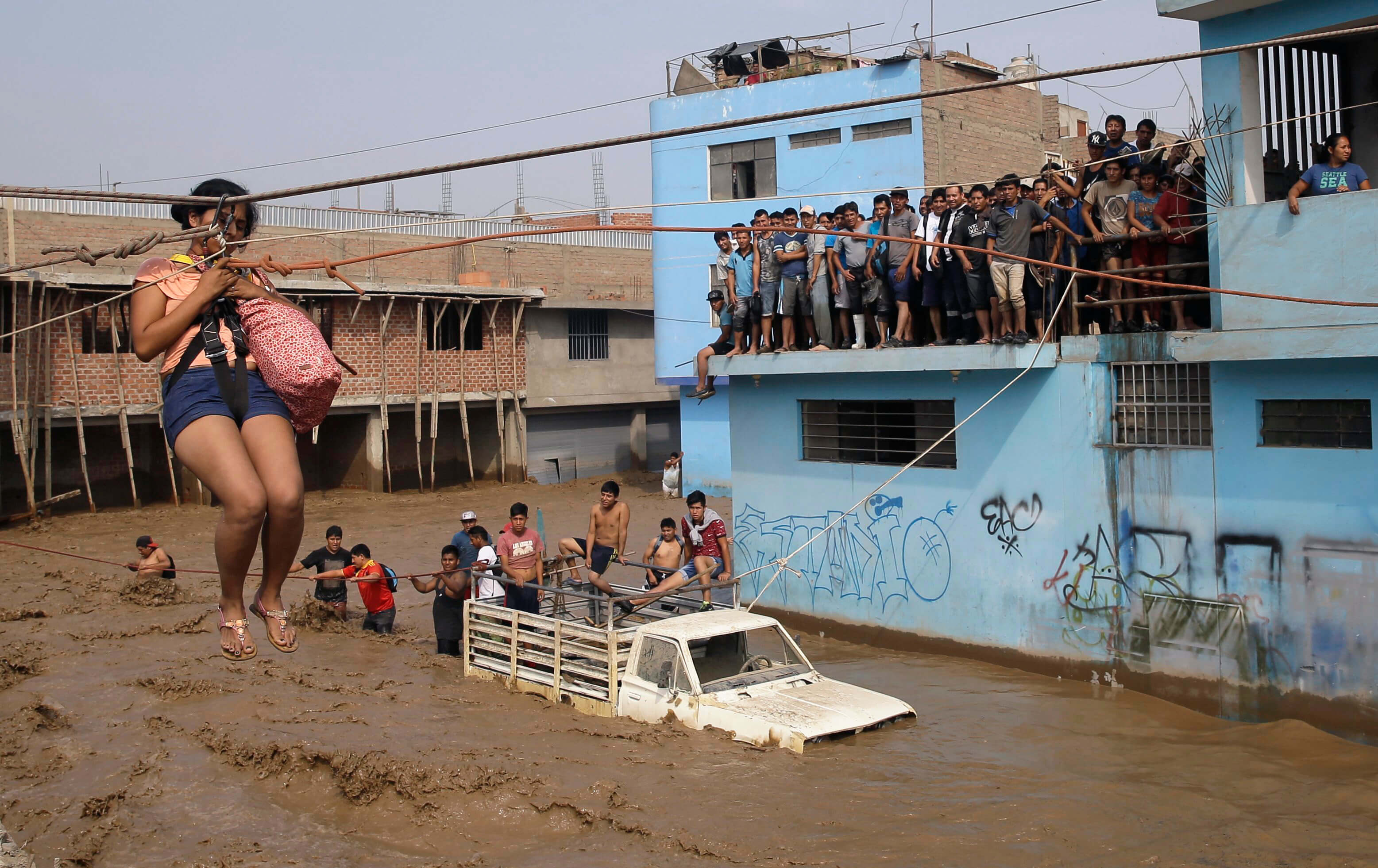 Las intensas lluvias han dejado más de 62 mil damnificados en Perú.