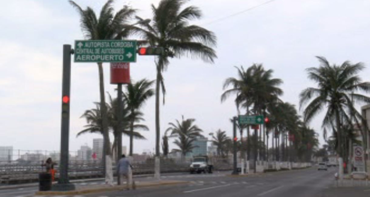 Limpian boulevard del carnaval en Veracruz (Noticieros Televisa)