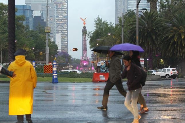 La lluvia vespertina no para en la Ciudad de México