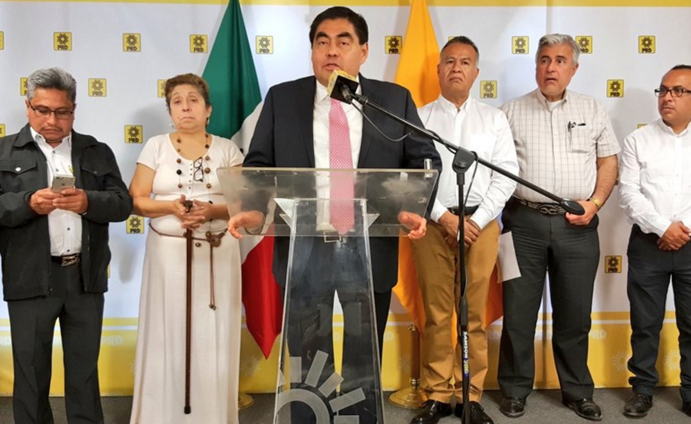 El coordinador de los senadores del PRD, Luis Miguel Barbosa, reiteró su apoyo a AMLO y aseguró que no se va a retractar.