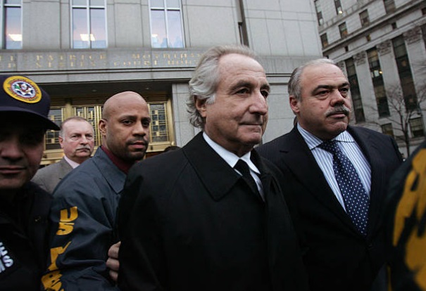 El inversionista Bernard Madoff cumple una condena en una cárcel de Carolina del Norte por fraude piramidal que superó los 65,000 millones de dólares (Getty Images/archivo)