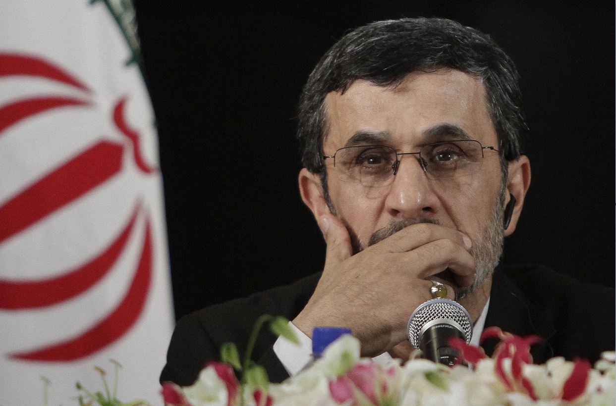 Ahmadineyad insiste que el aumento al presupuesto militar de EU significa la guerra. (AP)