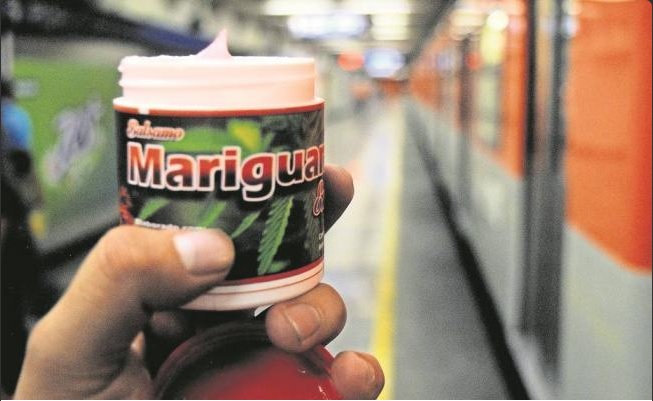 Envase de pomada ‘Mariguanol’ que se vende en pasillos del Metro de la Ciudad de México; la Procuraduría capitalina determina que no contiene Cannabis (Twitter @Foro_TV)