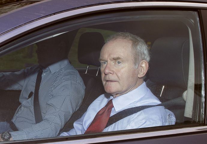 Martin McGuinness dimitió a principio de enero de su puesto en el Gobierno. (AP, archivo)
