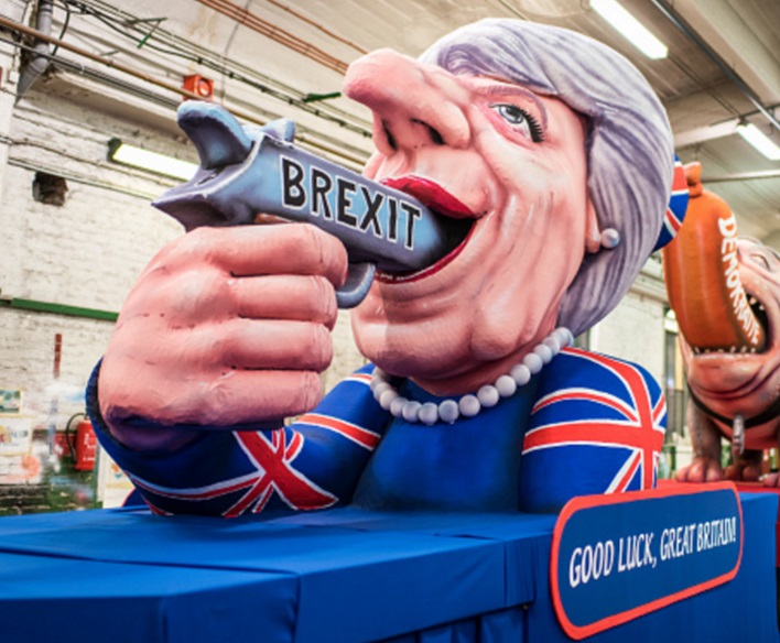 La sátira política domina los desfiles con carro alegórico dedicado a la primera ministra británica Theresa May (Getty Images/archivo)