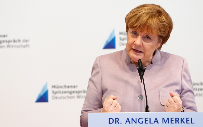 La canciller alemana y líder de la Unión Demócrata Cristiana (CDU) Angela Merkel habla durante un discurso (Reuters)