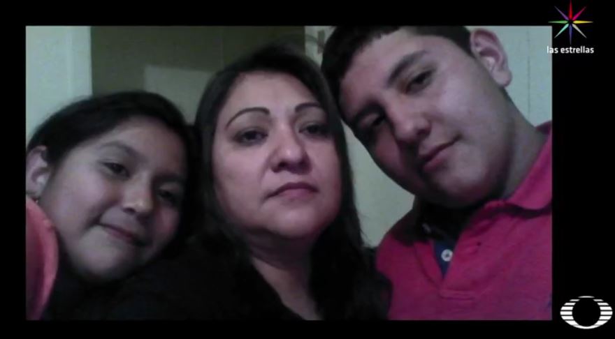 El pasado 21 de febrero, agentes de ICE detuvieron a 18 trabajadores de la taquería 'Guadalajara', entre ellos, estaba Bárbara, cuyos, hijos esperan que sea liberada mientras trabajan para sobrevivir. (Noticieros Televisa)