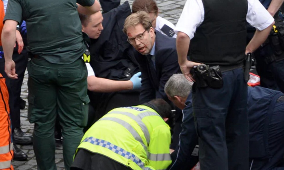 Tobias Ellwood, parlamentario británico, intentó resucitar al oficial de policía apuñalado afuera del Parlamento (Getty Images)