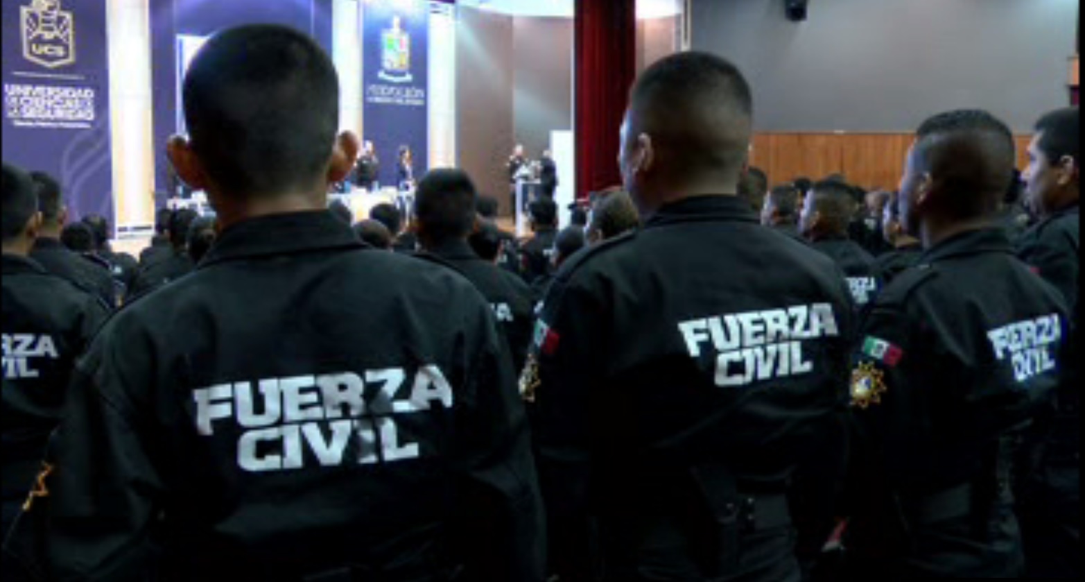 Miembros de la Fuerza Civil de Monterrey participan en la ceremonia de graduación de un curso que dio el Gobierno de Estados Unidos (Noticieros Televisa)