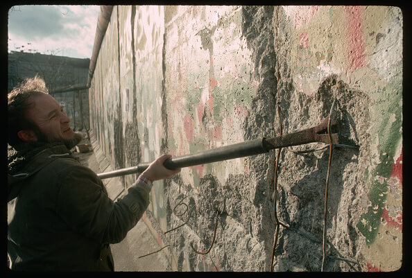 El muro de Berlín fue derrumbado el 9 de noviembre de 1989. (Getty images, archivo)