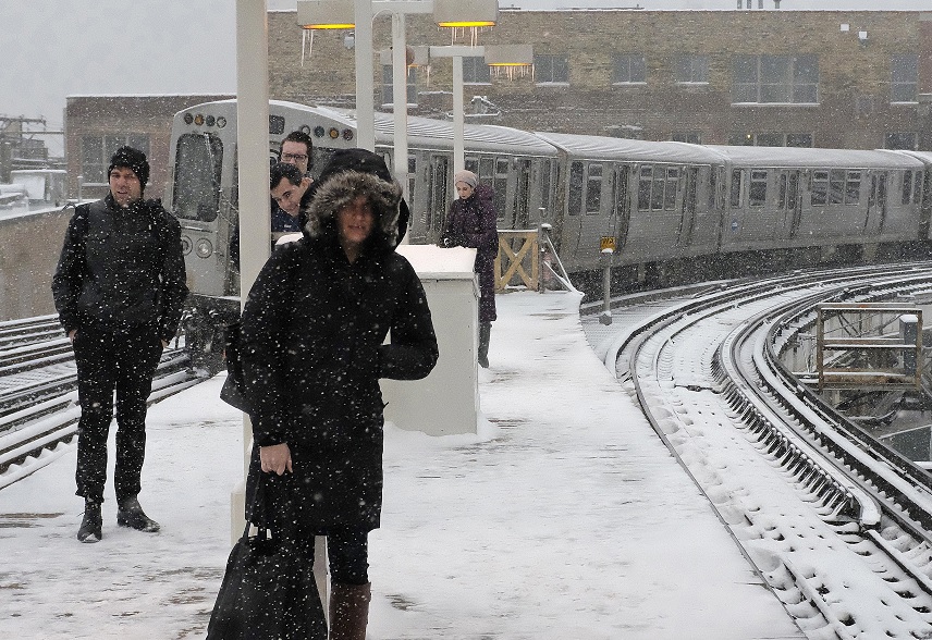 En el área de Chicago y gran parte de Illinois cae nieve como parte de una tormenta que golpea el Medio Oeste estadounidense (AP)