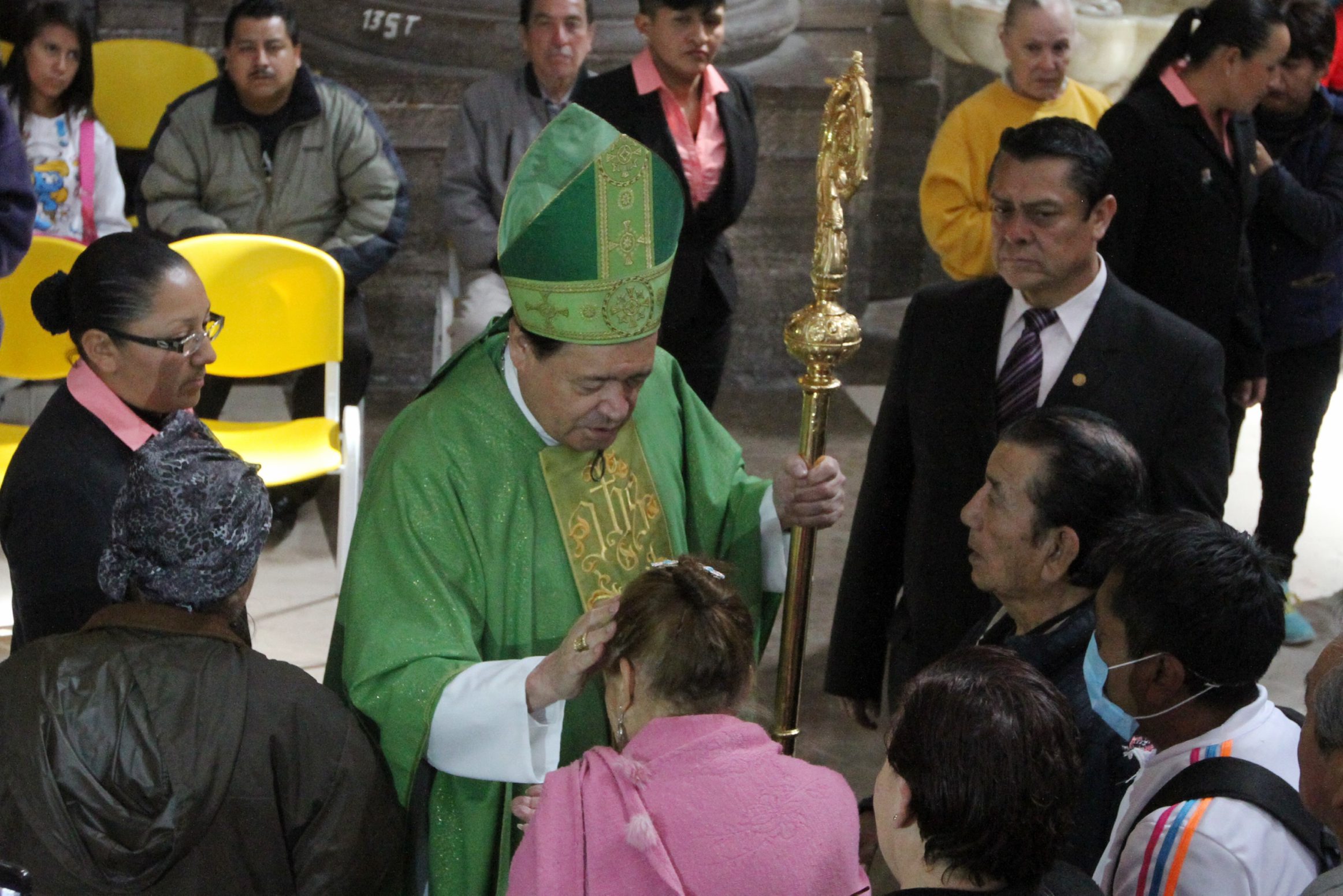 El arzobispo primado de México, Norberto Rivera Carrera, encabeza misa en la Catedral Metropolitana; celebra el Miércoles de Ceniza y da inicio a la Cuaresma (NTX, archivo)