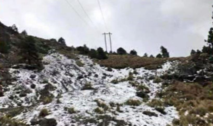 Ocurre la primera nevada de la temporada invernal y del año en el Cofre de Perote, en Veracruz. (Noticieros Televisa)