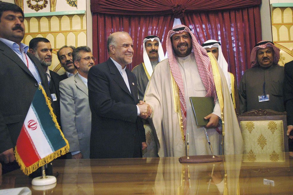 Miembros de la OPEP se reúnen. (Photo by Majid Saeedi/Getty Images)