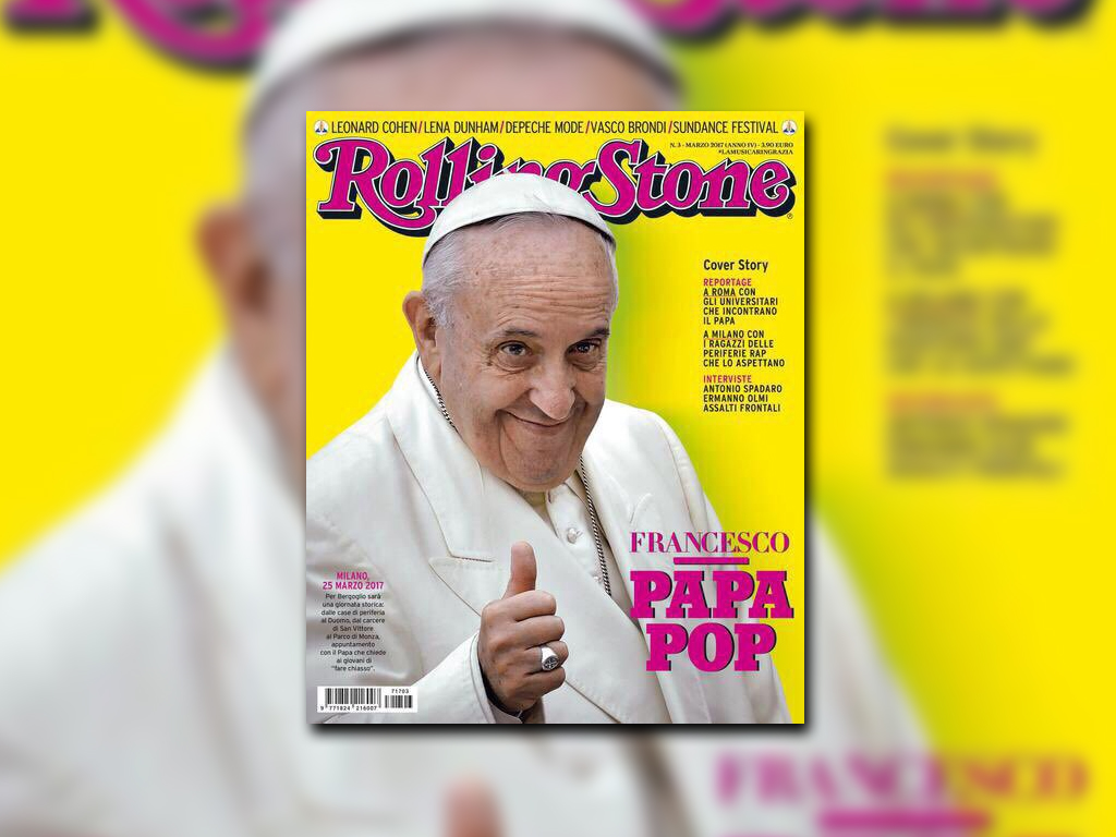 La portada de Roling Stone muestra un primer plano del papa vestido de blanco, sonriendo, con el pulgar derecho arriba en gesto de aprobación y con un fondo amarillo intenso. (www.lastampa.i)