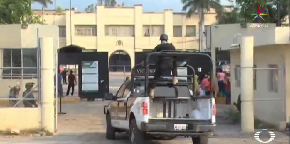 Patrulla ingresa al penal de Ciudad Victoria, Tamaulipas (Noticieros Televisa)