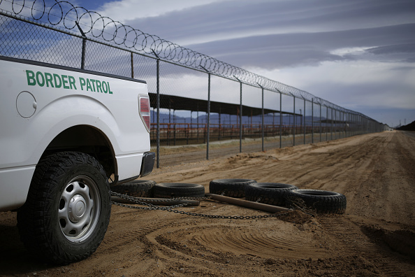 El proyecto de presupuesto propone reforzar la fuerza de seguridad en la frontera con México. (Getty Images)