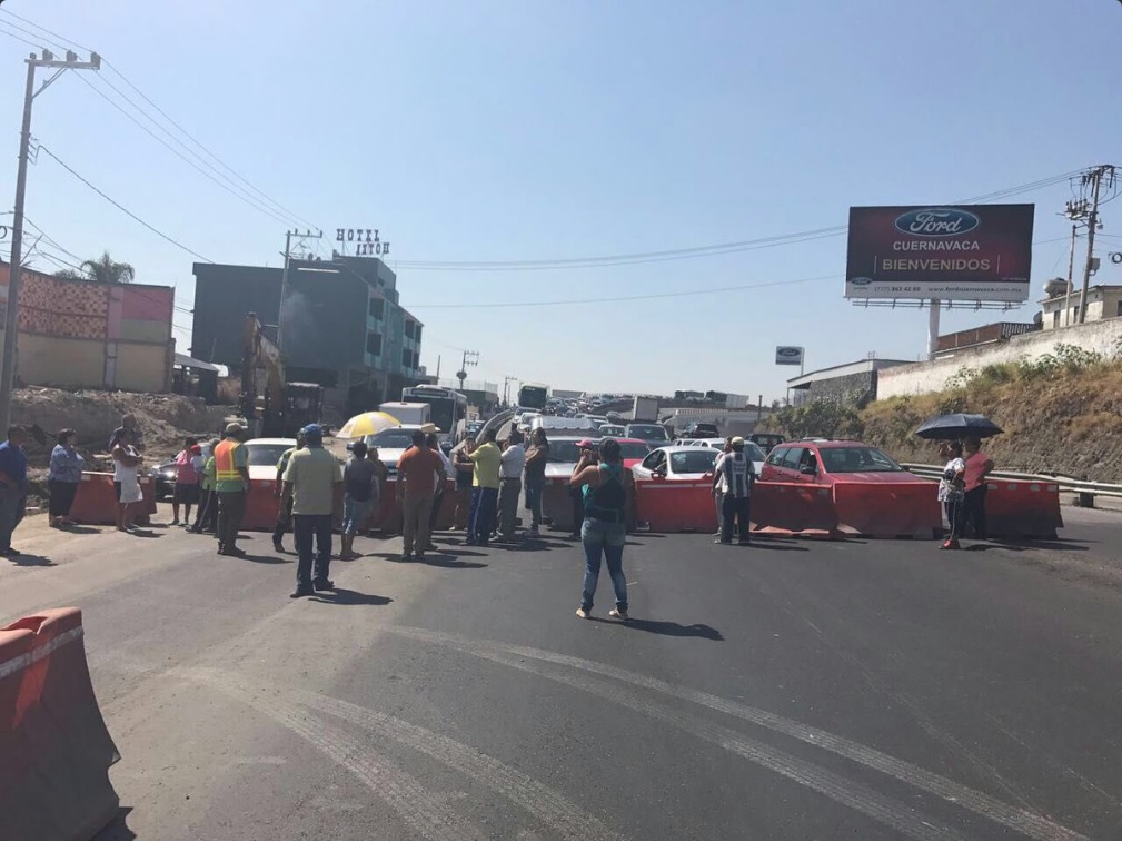 Bloqueo en la Autopista del Sol, a la altura de Conalep y Tabachines (Facebook- PC Morelos)