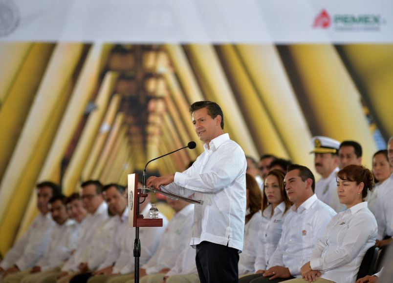 Durante su mensaje, Peña Nieto felicitó al gremio petrolero y explicó la necesidad de abrir el sector energético a la iniciativa privada (Presidencia de la República)
