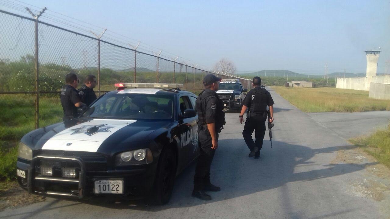Policías vigilan penales de Nuevo León. (Twitter @yadithvaldez)
