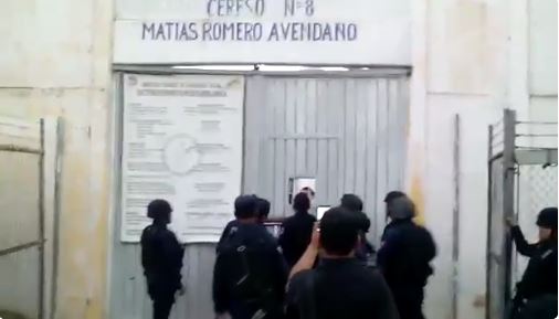 Liberan a director retenido por reos en penal de Matías Romero, Oaxaca
