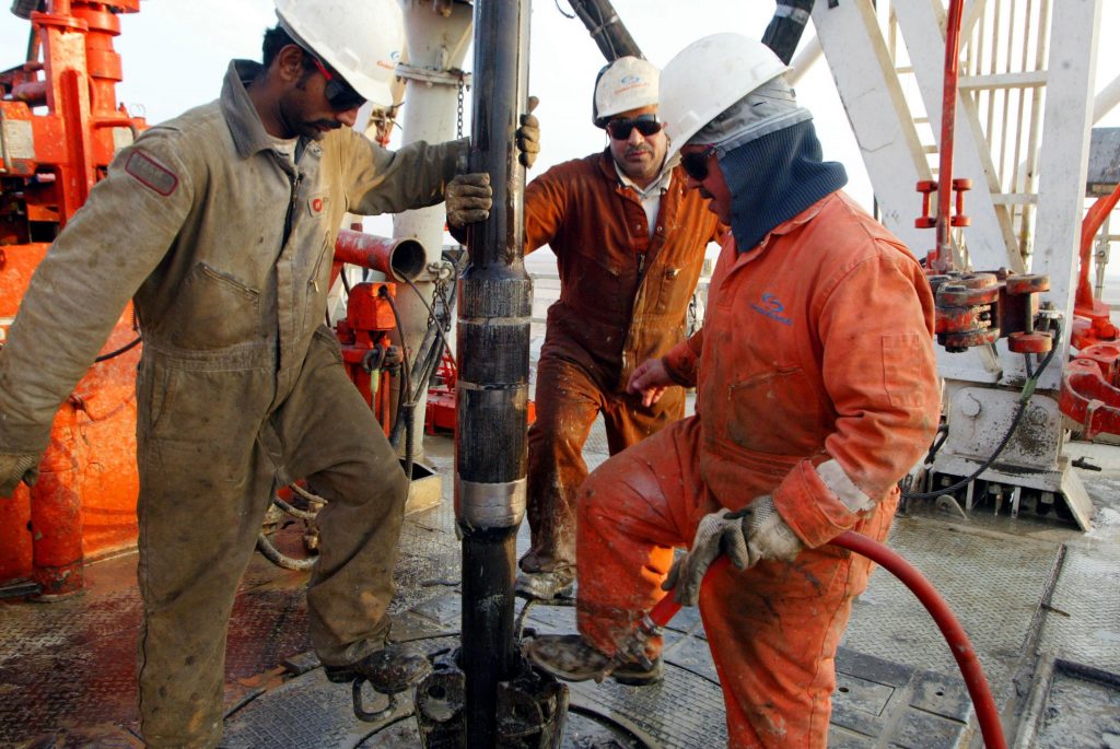 Extracción petrolera en Kuwait. (Photo by Joe Raedle/Getty Images)