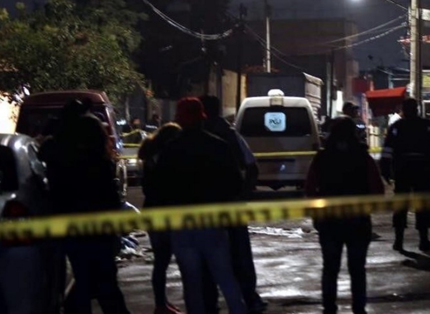 En el barrio de Santa Ana Culhuacán, en la delegación Coyoacán, una pareja fue asesinada luego de que les robaron su automóvil (Twitter @CUBONoticiasMX)